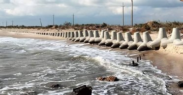 Мільярди "ідуть у пісок": на узбережжі Одещини руйнуються фортифікаційні укріплення (оновлено)