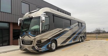 Спа-центр на колесах: дебютував люксовий автодім за $2,8 мільйона з сауною і джакузі (відео)