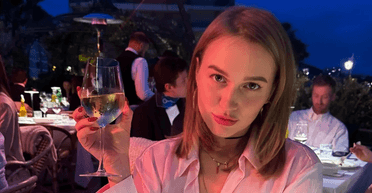 Бывшую ведущую "Орла и Решки" депортировали из США, когда увидели ее багаж (фото)