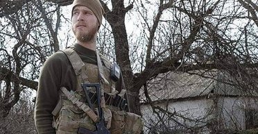 Обвиняют в убийстве: американца, который воевал против РФ, экстрадировали из Украины в США