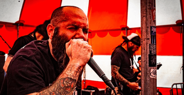 Проверяли как "криминальную элиту": в Италии оштрафовали украинскую метал-группу за донаты для ВСУ