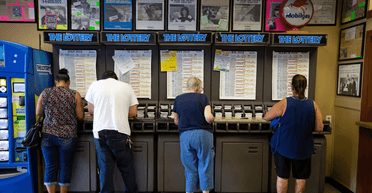 Другий приз більший: жінка дізналася, що виграла $25 млн, і сховала білет (фото)