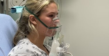 Перелякана мати поділилася історією своєї 17-річної доньки: вейп перетворив легені підлітка на "попкорн"