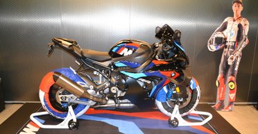 Чемпионский байк: в Украине появился самый экстремальный и быстрый мотоцикл BMW (фото)