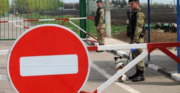 Суперечить Конституції. Клименко хоче карати чоловіків, що виїхали за кордон — чому це незаконно