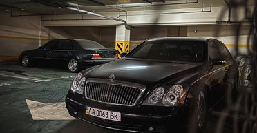 В Киеве обнаружили паркинг с редкими роскошными авто из Германии (фото)