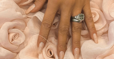 Дженніфер Лопес показала манікюр для зустрічі весни 2024 (фото)