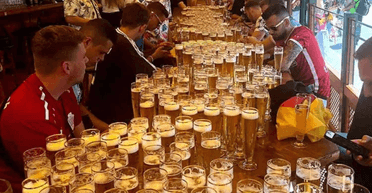 Без почуття похмілля: туристи випили 1254 пляшки пива за 3 години, встановивши світовий рекорд
