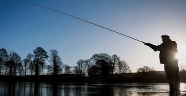 Рибалка став зіркою соцмереж після розповіді про свій улов: що він дістав із води (фото)