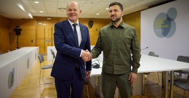 "Требует мудрости": Шольц отреагировал на призыв Зеленского снять ограничения по оружию