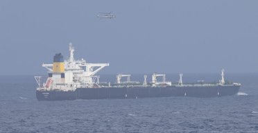 "Гонка зомбі": блокаду США намагаються прорвати 16 тіньових танкерів, які тікають із Венесуели (відео)