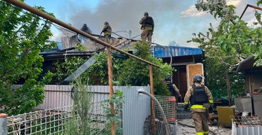 Россияне ударили по Никополю: попали в частный дом (фото)