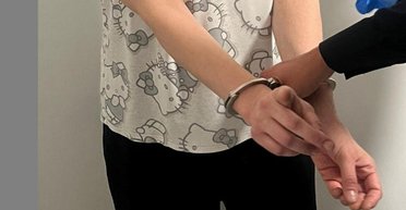 Дерзкое "женское ограбление": появилась с пистолетом и сбежала на электросамокате