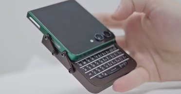 Ентузіаст перетворив смартфон Samsung на "кнопочник" із 2000-х: як влаштований гаджет (відео)