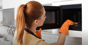 Як швидко почистити мікрохвильовку та кавомашину: кілька простих способів