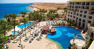 У Єгипті росіян заселили біля військової бази: їм забороняють купатися та погрожують розстрілом