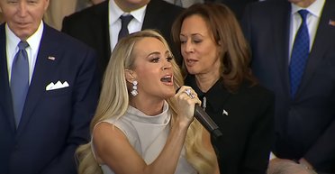 Співачка Керрі Андервуд вийшла з себе через проблеми зі звуком на інавгурації Трампа (відео)