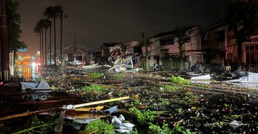 Заводы остановлены, людей эвакуируют: на Японию обрушился тайфун "Шаньшань"