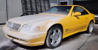 Рідкісний спорткар Mercedes з 90-х відновили до стану нового авто (відео)