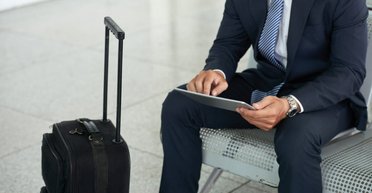 В Україні можуть ще більше обмежити виїзд за кордон: в Раді зареєстрували новий законопроєкт