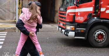 Прокуратура показала момент удара российского БпЛА по детскому саду в Харькове (видео)