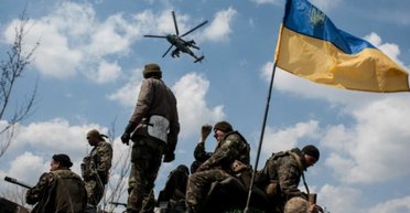 Не чекайте Піночета. Чому в Україні не "злітають" політики кольору хакі