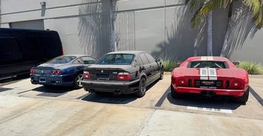 Сокровища под слоем пыли: обнаружена секретная коллекция редких спортивных авто (фото)