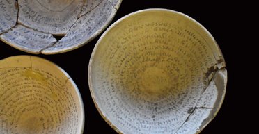 В Иерусалиме нашли 1500-летние "волшебные" миски с заклинаниями (фото)