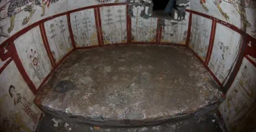 Ему здесь не место: археологи обнаружили инородное изображение в недавно раскопанной гробнице