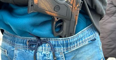 У Києві чоловік пішов грабувати обмінники з іграшковим пістолетом: чим усе обернулося (фото)