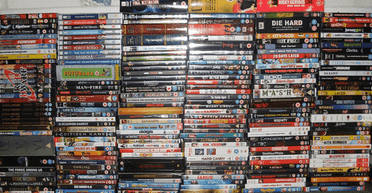 Мужчина хотел избавиться от старых DVD-дисков: реальная стоимость раритетов его шокировала (видео)