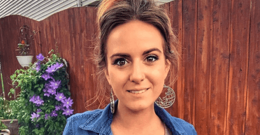 Женщина сменила профессию ради регулярного контакта с инопланетянами (фото)