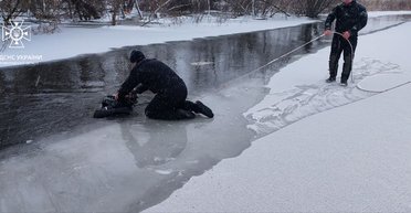 Поиски продолжаются: на Кировоградщине под лед провалились двое детей (фото, видео)