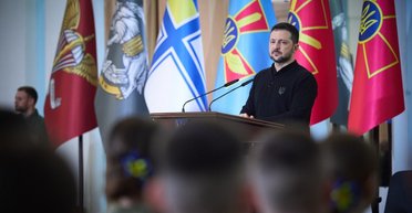 Преподаватели военных лицеев и учебных заведений должны быть на фронте, — Зеленский (видео)