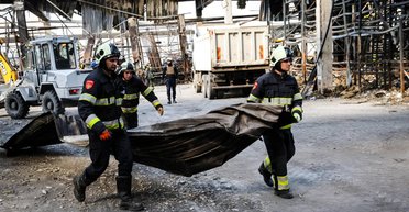 Удар ВС РФ по "Эпицентру" в Харькове: в больнице от ожогов скончался мужчина