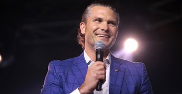 Говорили о стрипклубе: Пит Хегсет превратил Пентагон в "хаос и бессмыслицу", — NYT