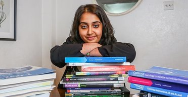 IQ выше, чем у Хокинга: школьница сдала 23 экзамена с отличием и получила место в Оксфорде