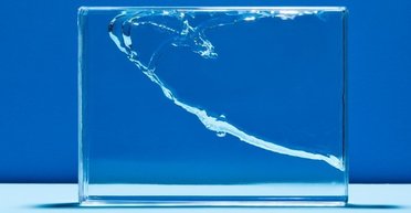 Эксперты выявили "новый тип материала" - жидкую фазу, обнаруженную в стекле