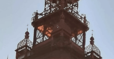 Людей терміново евакуювали: "пожежа" на Блекпульській вежі виявилася помаранчевою сіткою (фото)