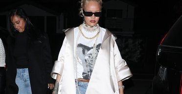 Ріанна в приголомшливому атласному пальті сходила на вечерю в Лос-Анджелесі (фото)