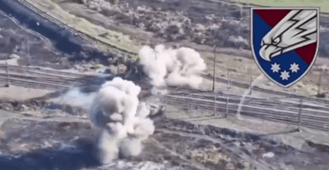 В ВСУ показали, как наземный дрон-камикадзе уничтожает железнодорожные пути на Покровском направлении