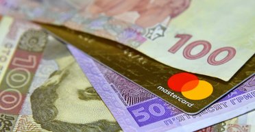 Ограничения на карточные переводы ужесточают: кого не коснутся новые лимиты