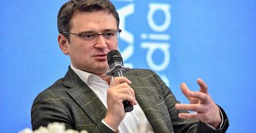 Потрібно мислити своїми інтересами: Кулеба прокоментував критику атак по російських НПЗ