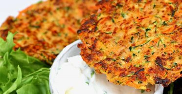 Хрустящие овощные оладьи: как приготовить блюдо из летних овощей