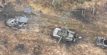 ЗС РФ пішли в наступ під Мар'їнкою, а ЗСУ спалили їхню техніку: що залишилося від ворога (відео)