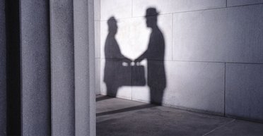 На темной стороне. Почему сокращение теневой экономики Украины рано считать достижением