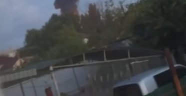 Почалася велика пожежа: БПЛА атакували Азов у Ростовській області РФ (відео)