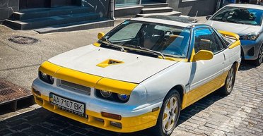 В Україні помітили дуже рідкісний японський спорткар 90-х (фото)