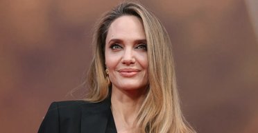 Анджелина Джоли увидела, как падает мужчина — и поразила своей реакцией (видео)