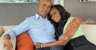 Слухи о разводе: Мишель Обама сходила на ужин в Испании без мужа, но с другом-политиком